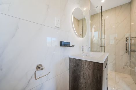 Photo of property in 89e Oreil Avenue, West Harbour, Auckland, 0618