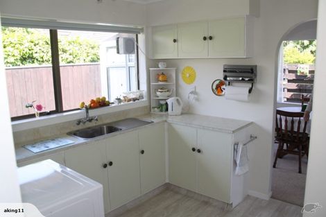 Photo of property in 6a Rewarewa Crescent, Waikanae, 5036