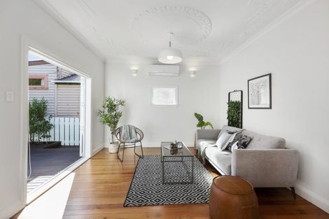 Photo of property in 72 The Parade, Island Bay, Wellington, 6023