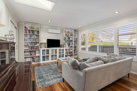 Photo of property in 240a Victoria Avenue, Hokowhitu, Palmerston North, 4410