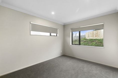 Photo of property in 16 Brindle Way, Newlands, Wellington, 6037