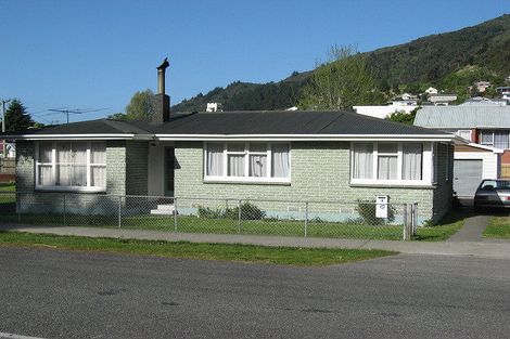 Photo of property in 36 Devon Street, Picton, 7220