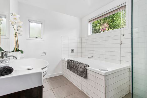 Photo of property in 67 Park Road, Titirangi, Auckland, 0604