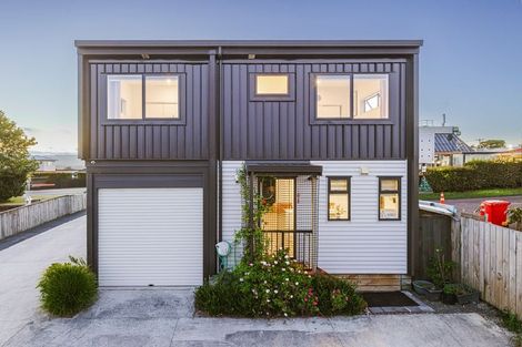 Photo of property in 4337 Great North Road, Glendene, Auckland, 0602