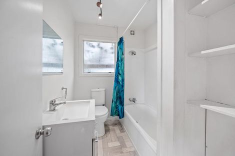 Photo of property in 37 Makiri Street, Helensville, 0800