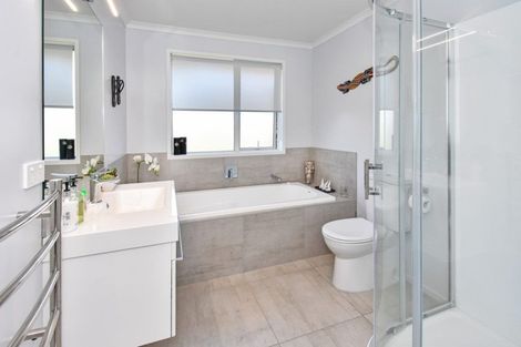 Photo of property in 2 Westmuir Crescent, Pokeno, 2402