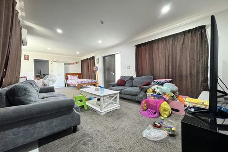 Photo of property in 8a Martin Road, Manurewa, Auckland, 2102