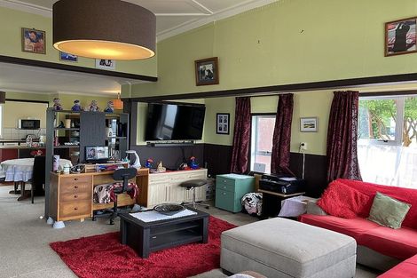 Photo of property in 11 Preston Street, Eltham, 4322