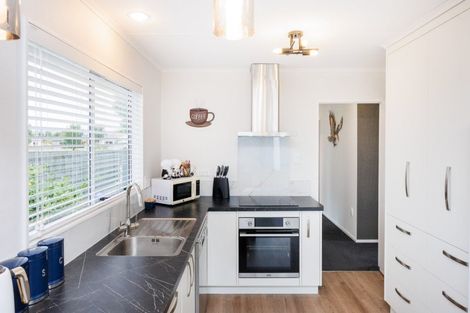 Photo of property in 32 Leander Place, Milson, Palmerston North, 4414