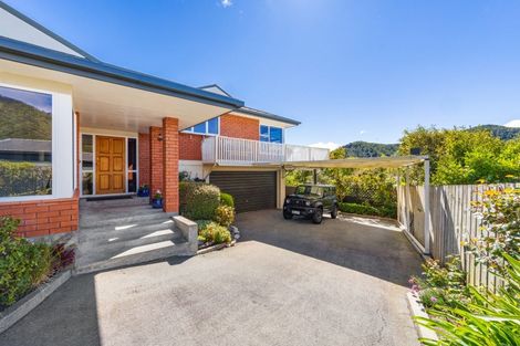 Photo of property in 5 Moana View Road, Waikawa, Picton, 7220