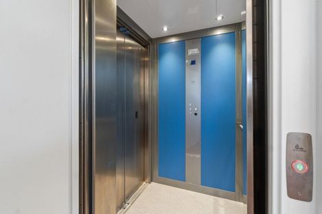 Photo of property in 48 Stanley Point Road, Stanley Point, Auckland, 0624