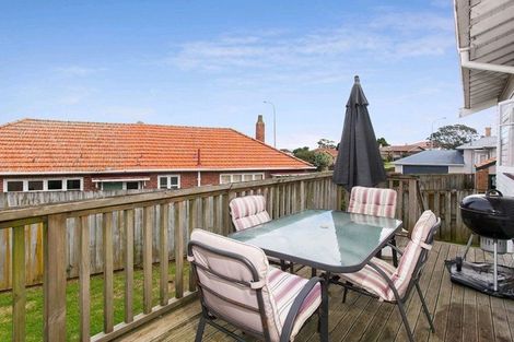 Photo of property in 16 Jasper Avenue, Mount Roskill, Auckland, 1041