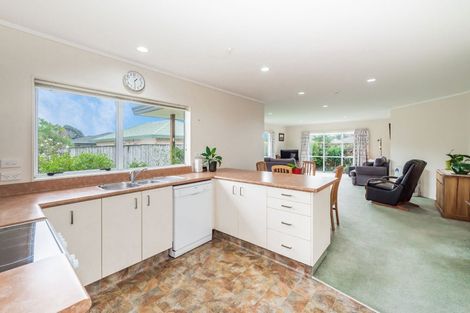 Photo of property in 17a Villa Grove, Paraparaumu, 5032