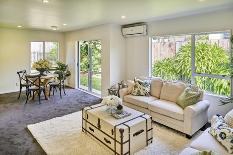 Photo of property in 5a Grays Road, Plimmerton, Porirua, 5026