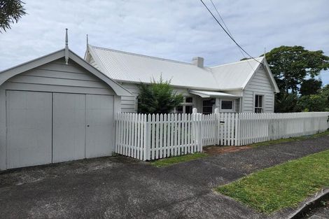 Photo of property in 49 Gilbert Street, New Plymouth, 4310
