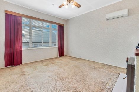 Photo of property in 15 Huia Road, Point Chevalier, Auckland, 1022