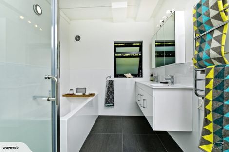 Photo of property in 1 View Road, Campbells Bay, Auckland, 0630