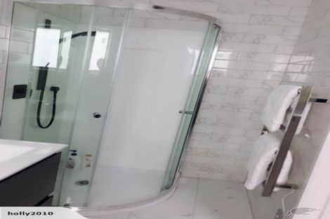 Photo of property in 17 Somes Crescent, Newlands, Wellington, 6037