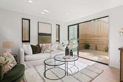 Photo of property in 70c Bond Crescent, Forrest Hill, Auckland, 0620