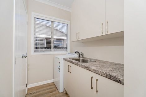 Photo of property in 4 Eyre Street, Henderson, Auckland, 0612