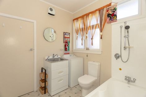 Photo of property in 1 Queens Crescent, Oamaru, 9400