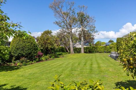Photo of property in 16 Orchard Road, Greytown, 5712