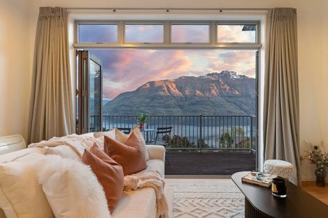 Photo of property in 45 Dart Place, Fernhill, Queenstown, 9300