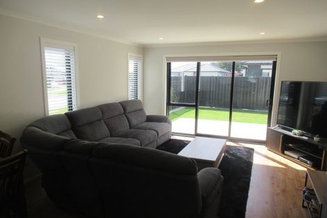 Photo of property in 1 Desert Gold Lane, Wallaceville, Upper Hutt, 5018