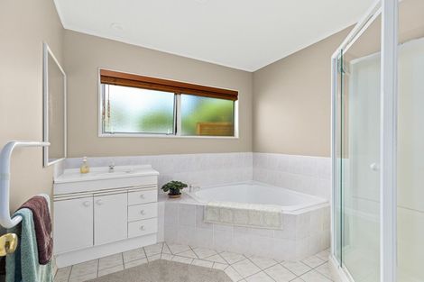 Photo of property in 55 Kath Hopper Drive, Orewa, 0931