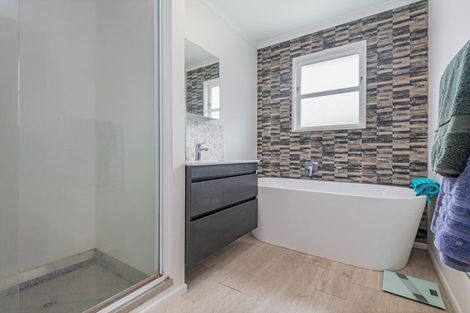 Photo of property in 10 Wairau Place, Kelvin Grove, Palmerston North, 4414