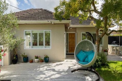 Photo of property in 104 Beach Road, Castor Bay, Auckland, 0620