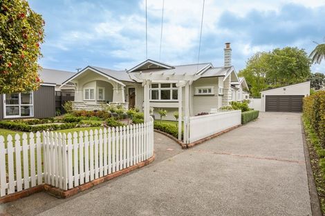 Photo of property in 16 Selwyn Crescent, College Estate, Whanganui, 4500