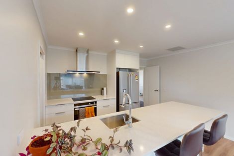 Photo of property in 40 Atlantic Drive, Fitzherbert, Palmerston North, 4410