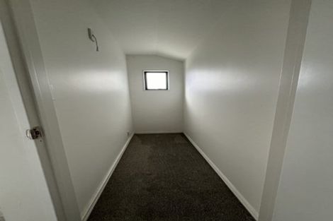 Photo of property in 4 Provence Esplanade, Te Atatu Peninsula, Auckland, 0610