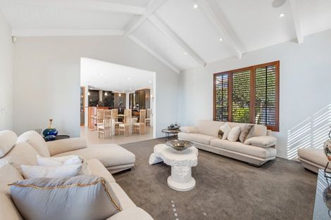 Photo of property in 2 Glenoaks Rise, Mellons Bay, Auckland, 2014