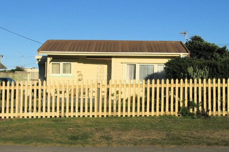 Photo of property in 3 Rangiuru Road, Otaki Beach, Otaki, 5512