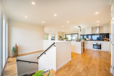 Photo of property in 14 Poto Road, Normandale, Lower Hutt, 5010