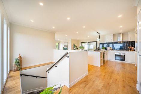 Photo of property in 14 Poto Road, Normandale, Lower Hutt, 5010