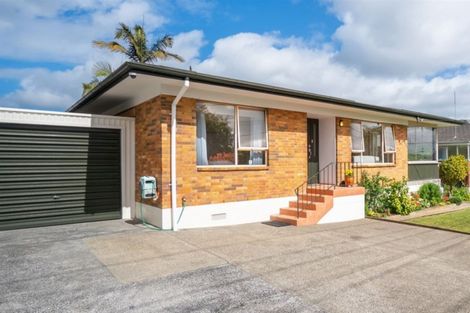 Photo of property in 2/33 Eversleigh Road, Belmont, Auckland, 0622