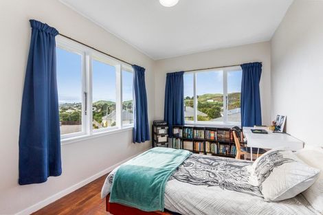 Photo of property in 1 Derby Place, Cannons Creek, Porirua, 5024