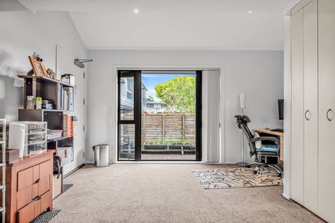 Photo of property in 4a/30 Westward Ho, Glen Eden, Auckland, 0602