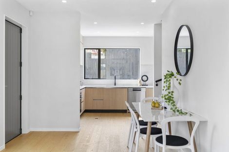 Photo of property in 44d Blakeborough Drive, Forrest Hill, Auckland, 0620