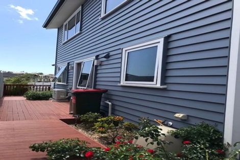 Photo of property in 14 Lagonda Rise, Oteha, Auckland, 0632