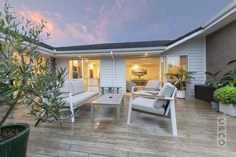 Photo of property in 5 Walnut Road, Riverhead, 0820