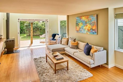 Photo of property in 9 Mahoe Street, Eastbourne, Lower Hutt, 5013