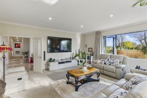 Photo of property in 41 Holcombe Drive, Paraparaumu, 5032