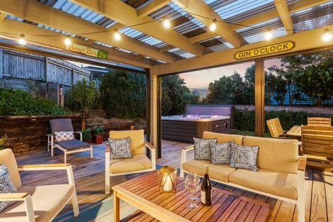 Photo of property in 41 Quadrant Heights, Paraparaumu, 5032