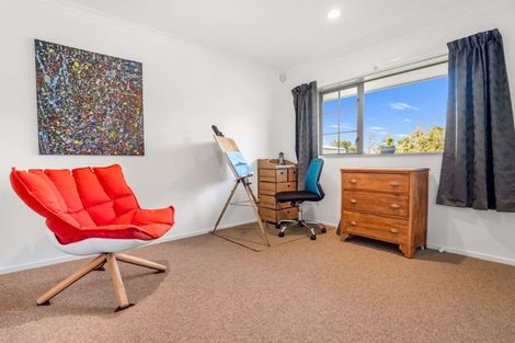 Photo of property in 15 Awaroa Stream Drive, Waiuku, 2123