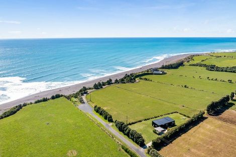 Photo of property in 386 Kaihihi Road, Okato, New Plymouth, 4381
