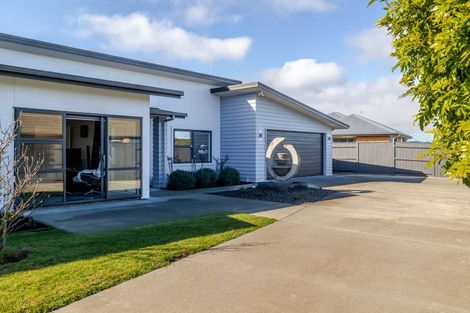 Photo of property in 25 Chestnut Close, Kelvin Grove, Palmerston North, 4414